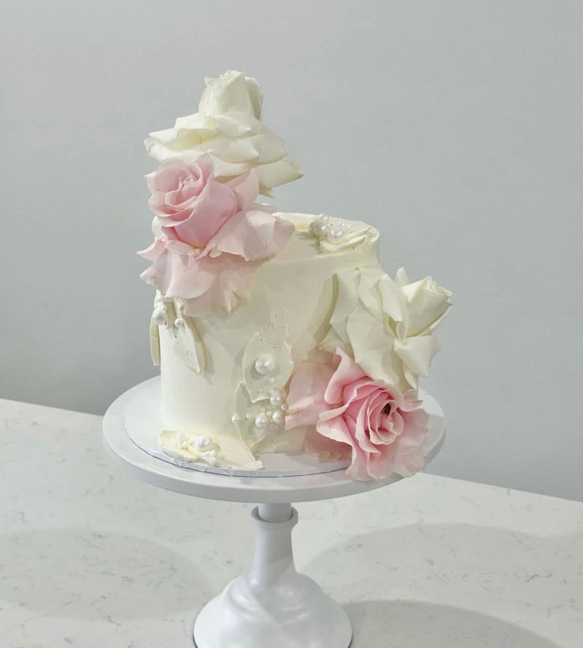 Rose texture cake - white