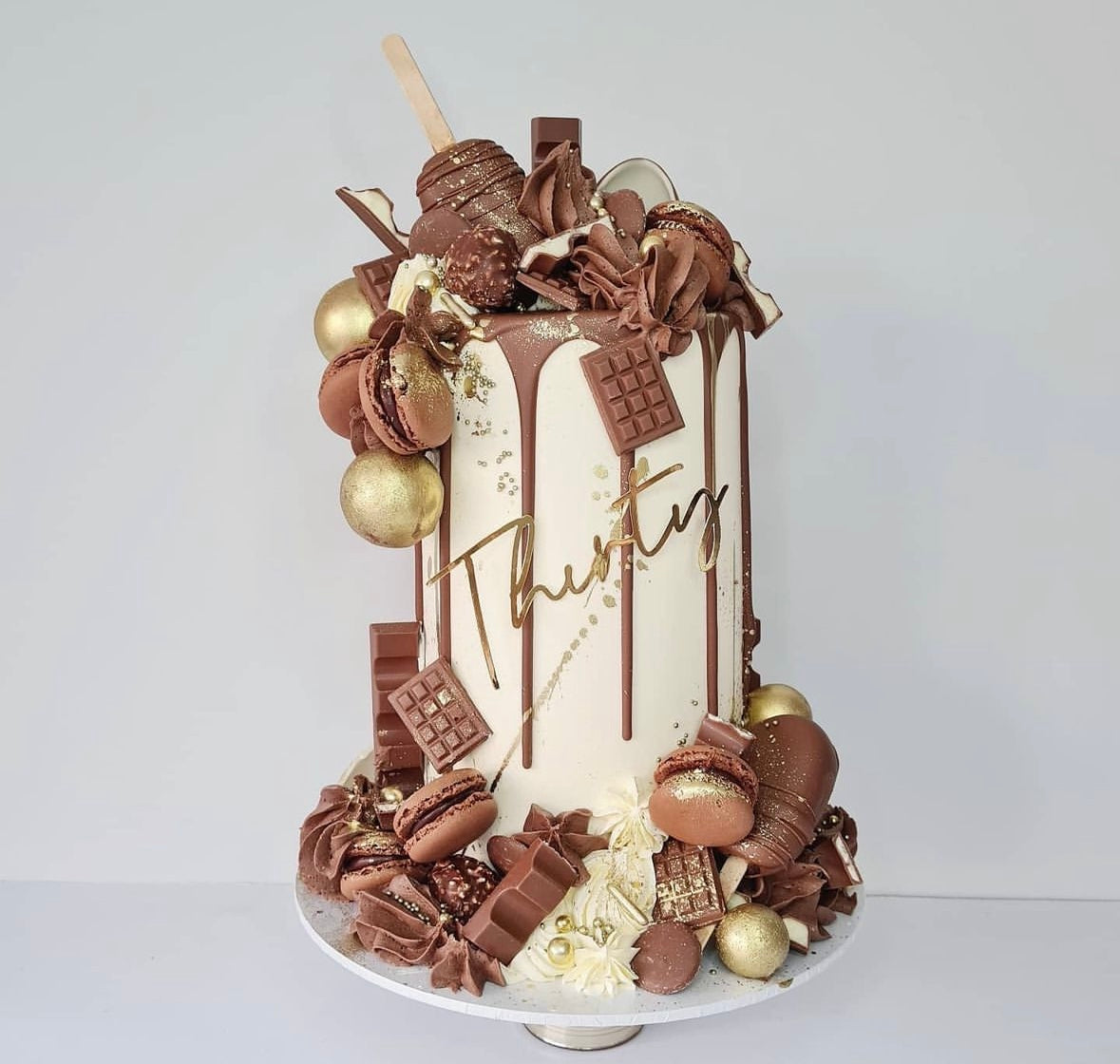 Chocolate drip cake - style 2