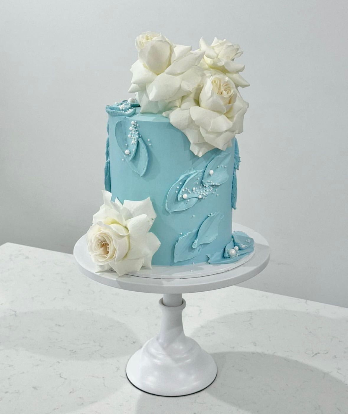 Rose textured cake - blue