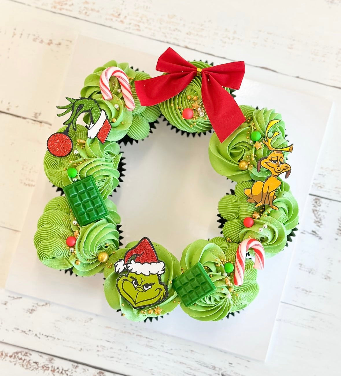 The Grinch Christmas cupcake wreath